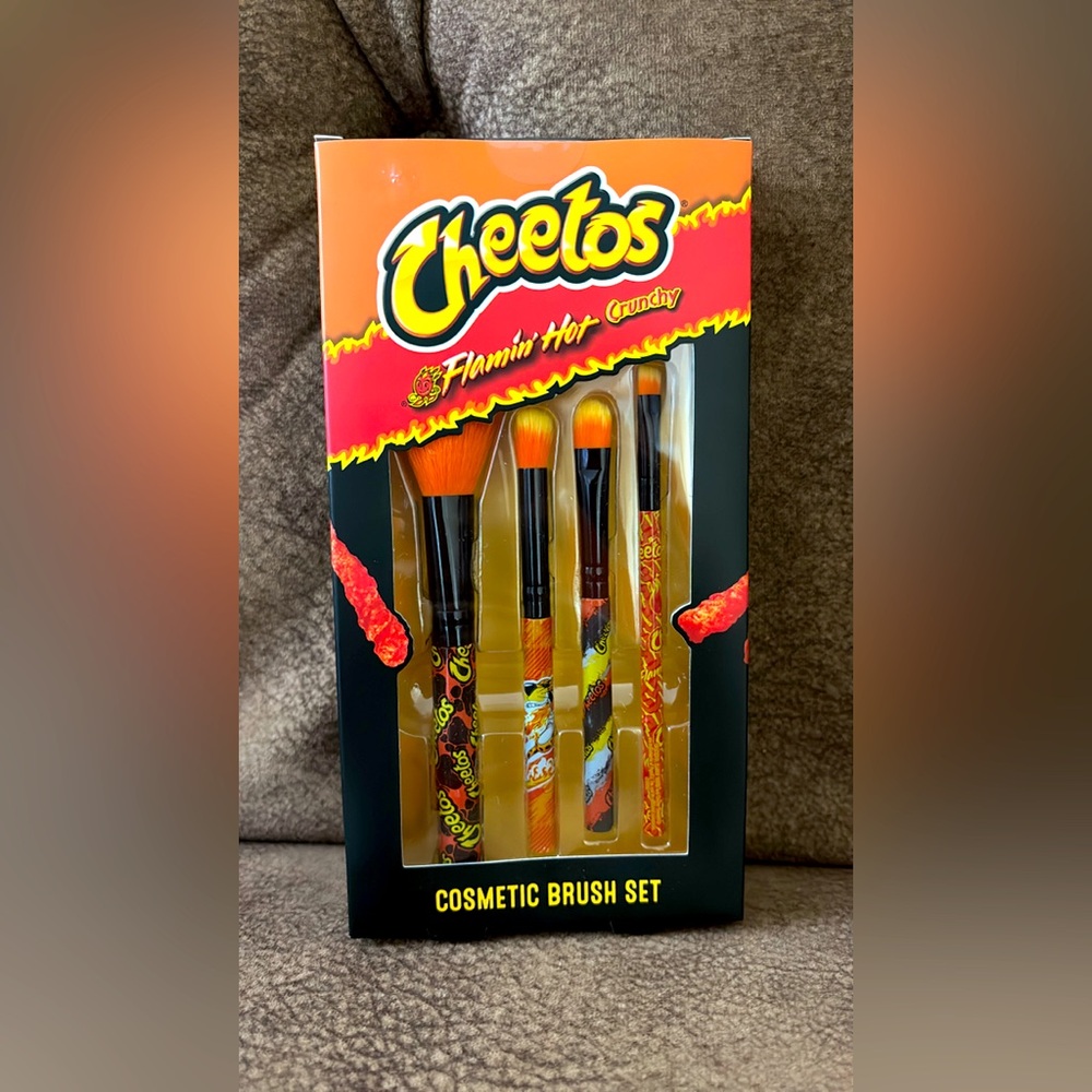 4 makeup brushes set ( Cheetos Flamin hot Crunchy ) new never used